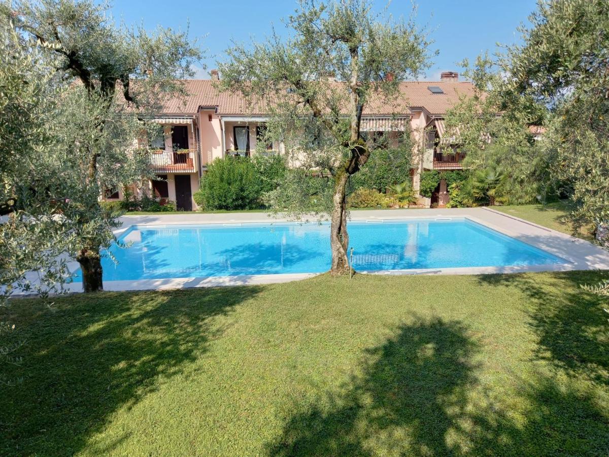 Apartamento Residenza Riviera Degli Olivi Torri Del Benaco Exterior foto